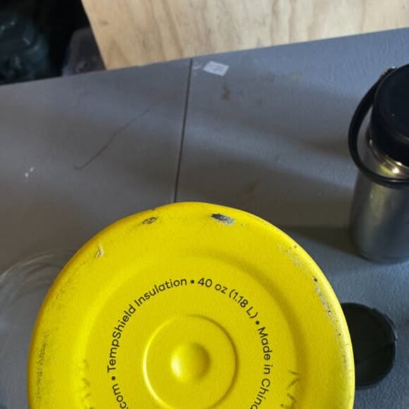 Bundle of Three Hydroflasks - Picture 3 of 4